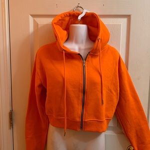 Cropped style jacket with a hood.